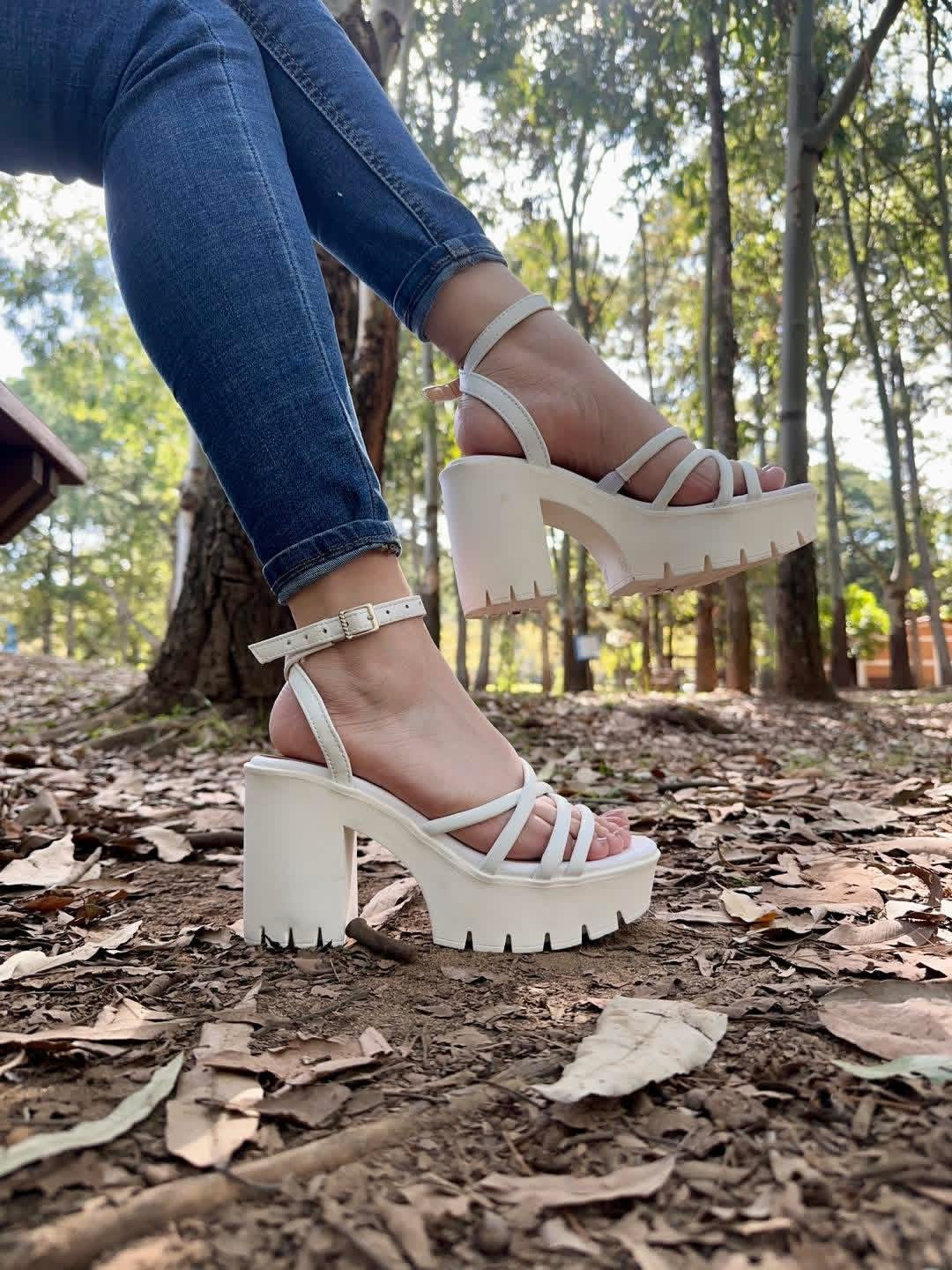 SANDALIA DE TACÓN 300106
