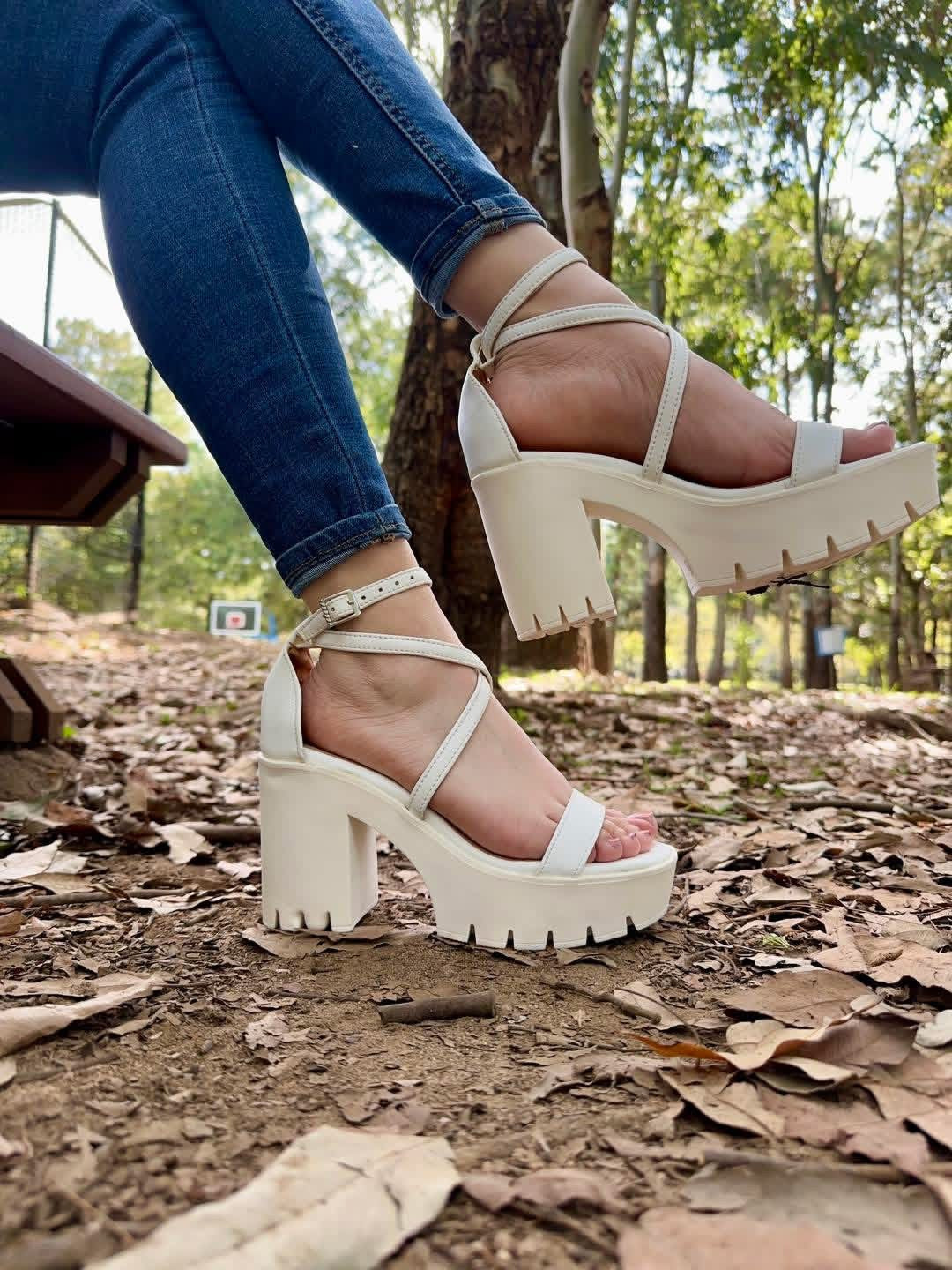 SANDALIA DE TACÓN 300117